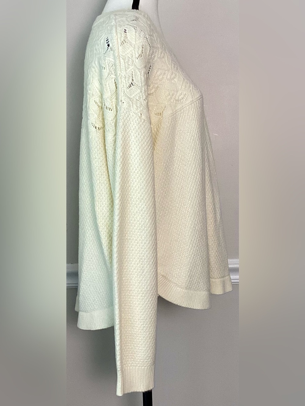 I. B. Diffusion Pullover Sweater Ivory Honeycomb Crochet & Scallop Hem Size L - Picture 4 of 12